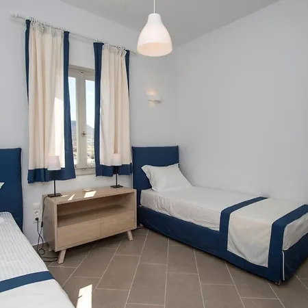 Paros Sleeps 6 Air Con Wifi T478602 Πάρος