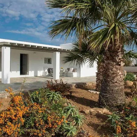 Paros Sleeps 6 Air Con Wifi T478602 Βίλα