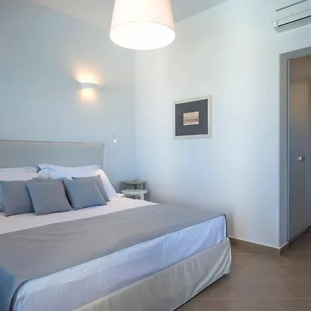 Paros Sleeps 6 Air Con Wifi T478602 Βίλα